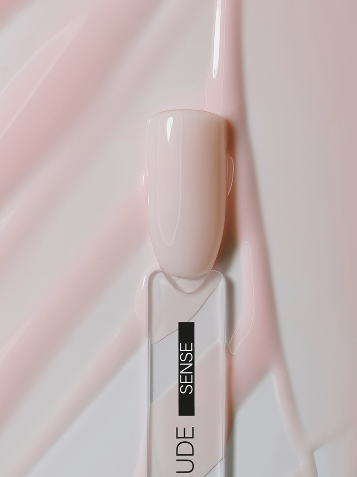 PAR-DESSUS LA NUDITÉ, LE SENS