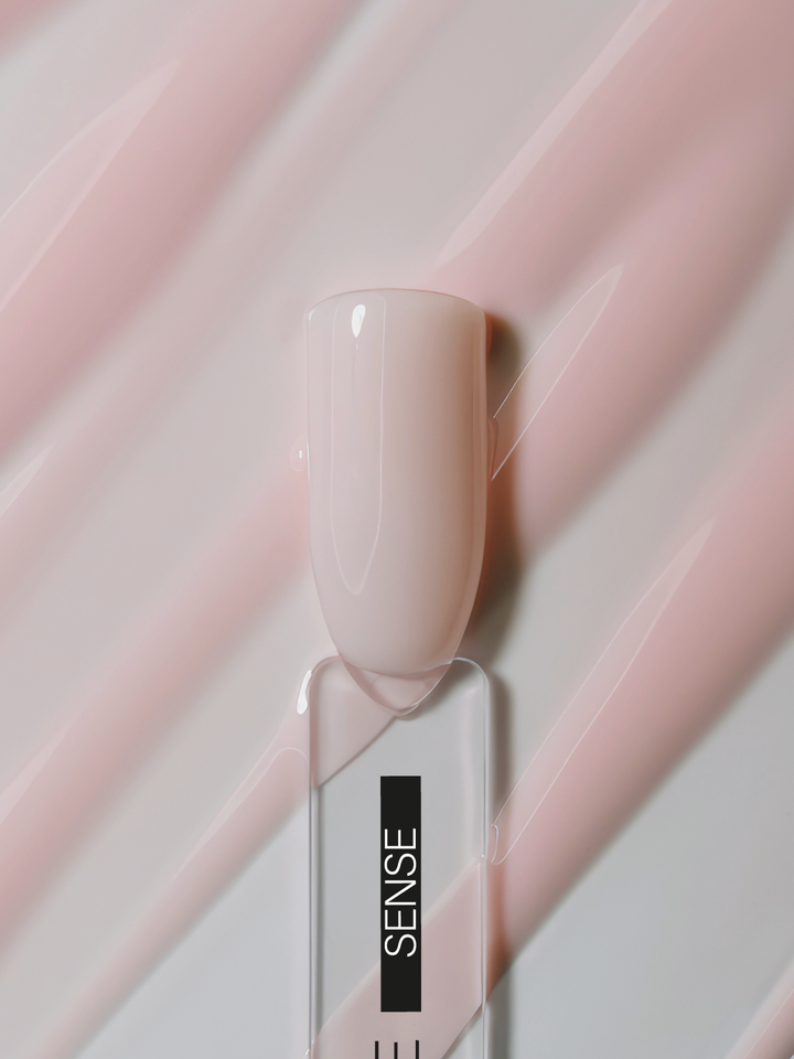 PAR-DESSUS LA NUDITÉ, LE SENS